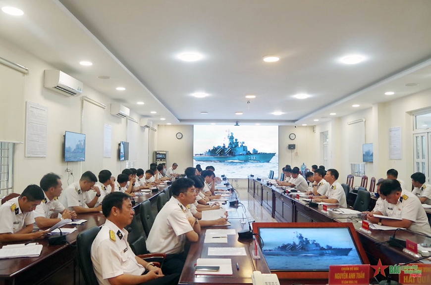 Các đại biểu tham dự hội nghị trực tiếp. 