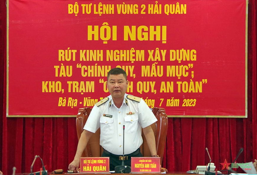Chuẩn Đô đốc Nguyễn Anh Tuấn, Tư lệnh Vùng 2 Hải quân phát biểu kết luận hội nghị.   