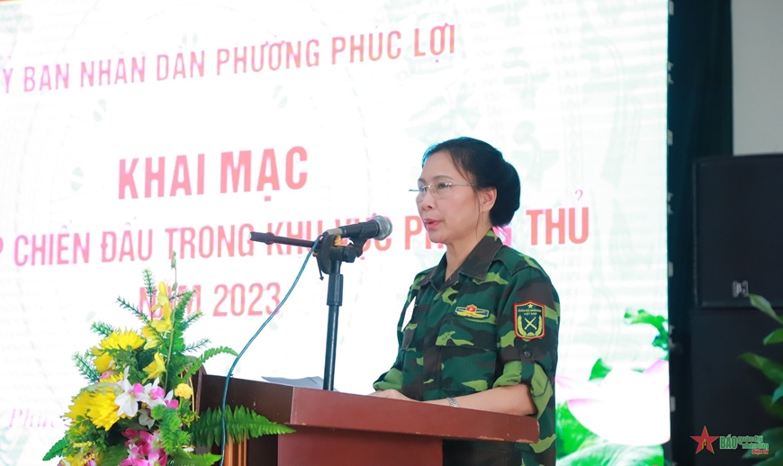 Đồng chí Chu Thị Thu Huế, Bí thư Đảng ủy, Chủ tịch UBND phường Phúc Lợi khai mạc diễn tập. Ảnh: Phạm Linh