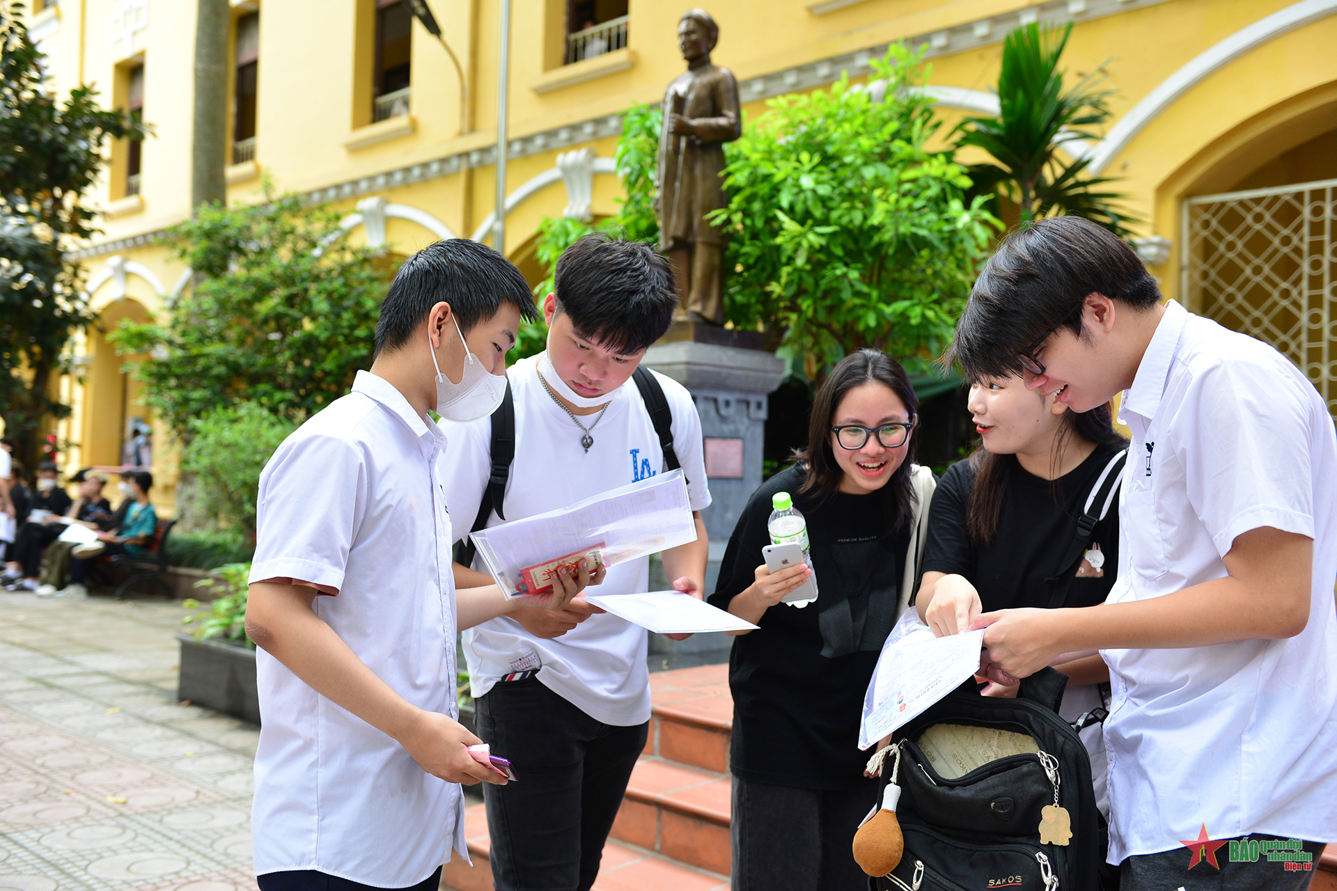 Công bố điểm sàn xét tuyển của nhiều trường đại học