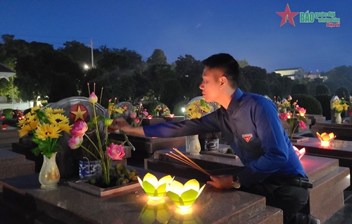 Điện Biên: Lễ thắp nến tri ân nhân kỷ niệm 76 năm Ngày Thương binh-Liệt sĩ