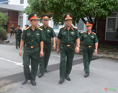 Thượng tướng Phạm Hoài Nam thăm, kiểm tra tại Nhà máy Z755