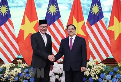 ファム・ミン・チン首相とマレーシア首相がブックストリートを訪問
