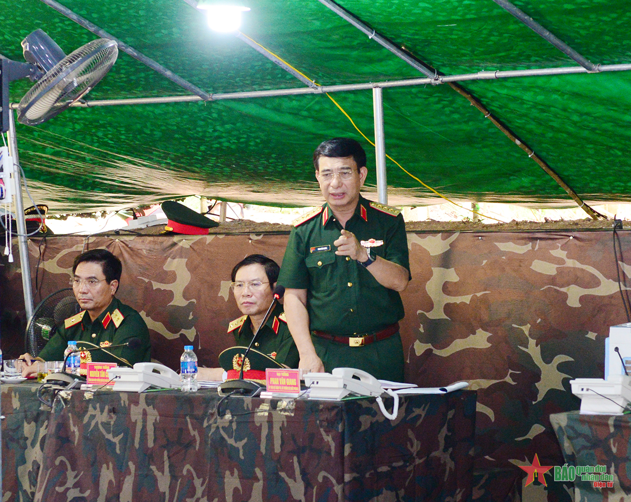 Đại tướng Phan Văn Giang kiểm tra diễn tập của Trường Sĩ quan Lục quân 1