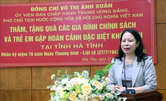 Phó chủ tịch nước Võ Thị Ánh Xuân phát biểu tại buổi thăm hỏi, tặng quà.