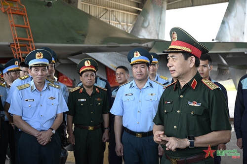 Đại tướng Phan Văn Giang làm việc tại các đơn vị thuộc Quân chủng Phòng không-Không quân và Quân đoàn 2