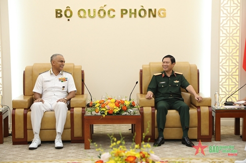 Thượng tướng Nguyễn Tân Cương tiếp Tư lệnh Hải quân Ấn Độ