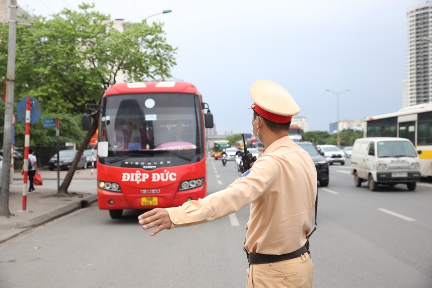  Trong hơn 2 tháng tổng kiểm soát, lực lượng chức năng tập trung xử lý các phương tiện vi phạm. Ảnh: laodong.vn