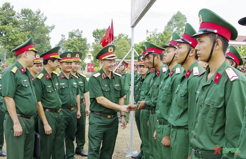 Cuốn sách của Tổng Bí thư Nguyễn Phú Trọng là cẩm nang quý đối với việc quán triệt nhiệm vụ quân sự, quốc phòng