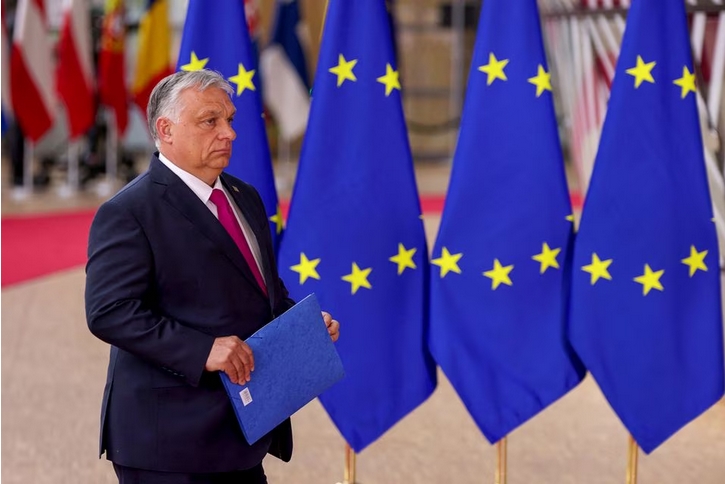 Thủ tướng Hungary Viktor Orban đến hội nghị thượng đỉnh các nhà lãnh đạo EU, tại Brussels (Bỉ), tháng 5-2022. Ảnh: Reuters 