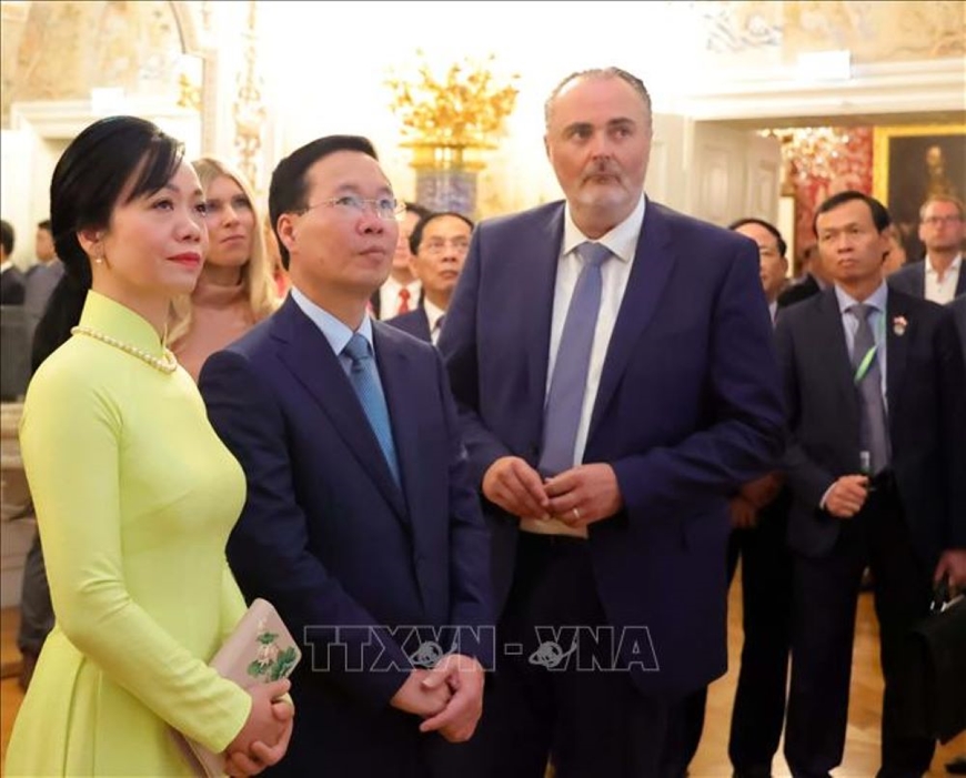 Chủ tịch nước Võ Văn Thưởng và Phu nhân cùng Ngài Hans Peter Doskozil, Thủ hiến bang Burgenland và Phu nhân tham quan lâu đài Esterhazy.