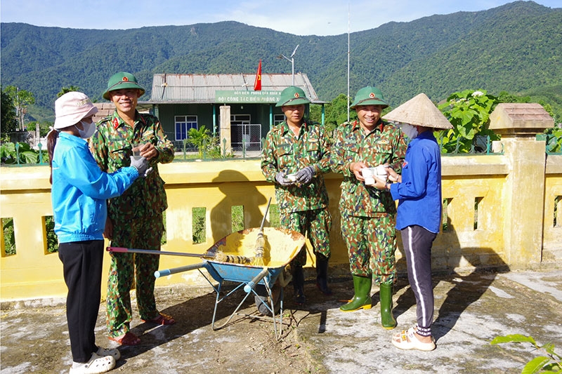 Tình quân dân nơi biên giới. 