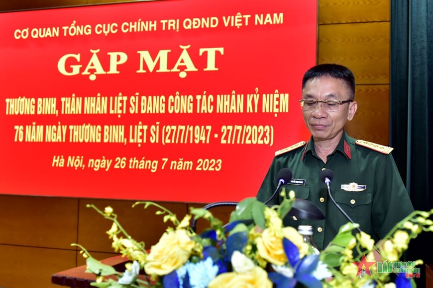 Đại tá Nguyễn Ngọc Khanh phát biểu cảm tưởng.