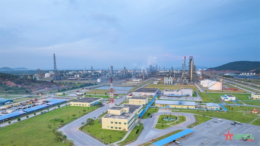   Quang cảnh Nhà máy lọc hóa dầu Nghi Sơn.