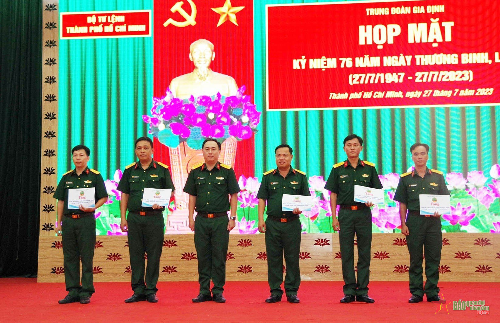 Trung đoàn Gia Định (Bộ tư lệnh TP Hồ Chí Minh) họp mặt quân nhân là con thương binh