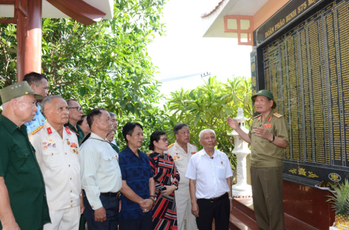 Chiều tháng Bảy trên đồi Dương Lâm
