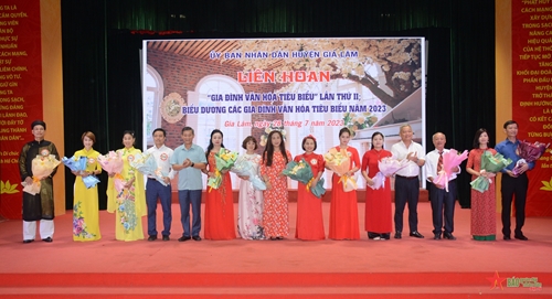 Huyện Gia Lâm, TP Hà Nội tôn vinh các gia đình văn hóa tiêu biểu