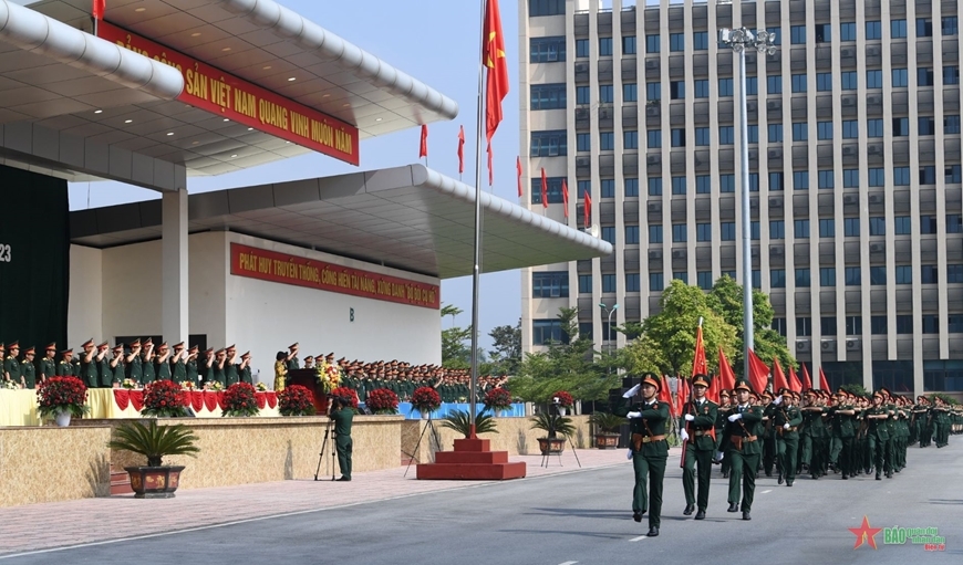 Duyệt đội ngũ tại Lễ khai giảng năm học 2022-2023 của Trường Sĩ quan Chính trị. Ảnh: qdnd.vn. 