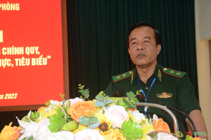 Trung tướng Lê Đức Thái phát biểu chỉ đạo công tác tham quan tại Hải đoàn Biên phòng 38. Ảnh: KIM NGỌC 