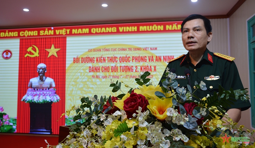 Đại tá Nguyễn Văn Oanh, Phó cục trưởng Cục Chính trị, Tổng cục Chính trị Quân đội nhân dân Việt Nam phát biểu khai mạc.
