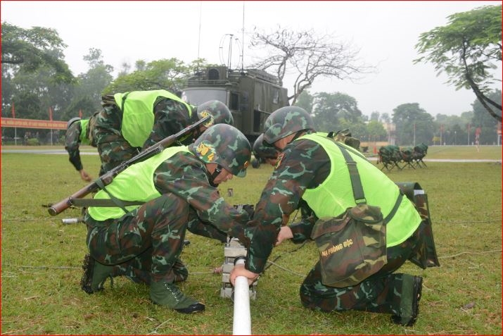  Thí sinh thực hành thiết lập bảo đảm thông tin liên lạc.