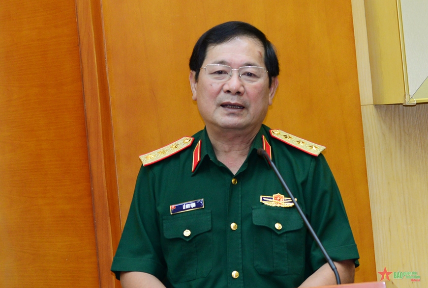 Thượng tướng Lê Huy Vịnh phát biểu kết luận hội nghị. 