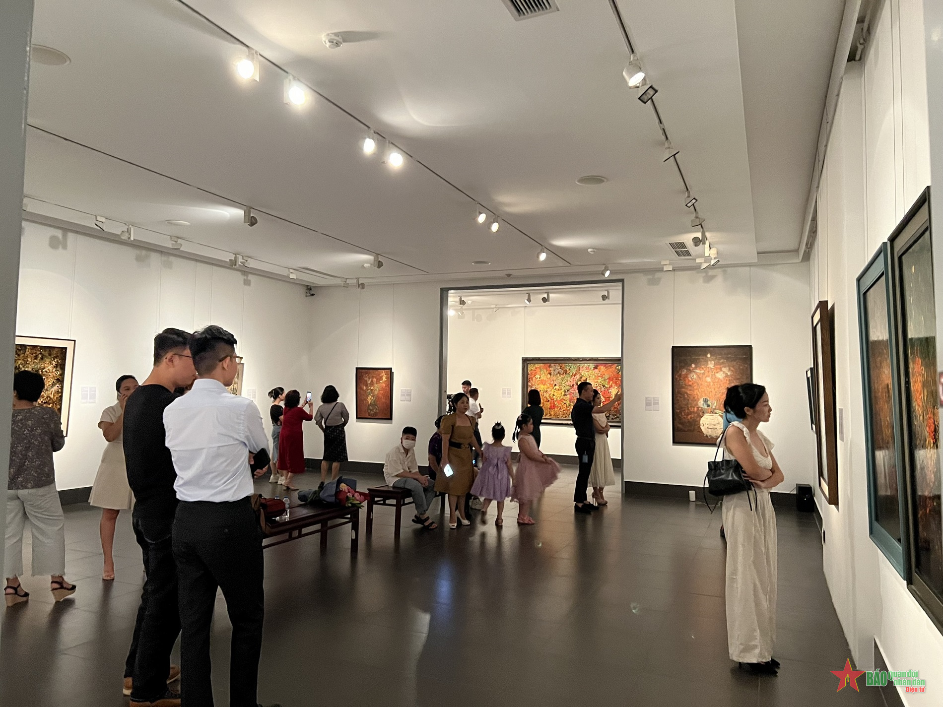 Triển lãm tranh “Dạo bước qua vùng đất của sơn mài”