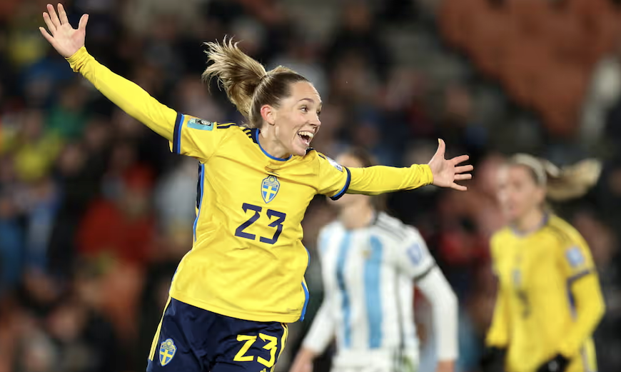  Elin Rubensson ăn mừng bàn thắng nâng tỷ số lên 2-0 cho đội tuyển nữ Thụy Điển. Ảnh: Getty Images