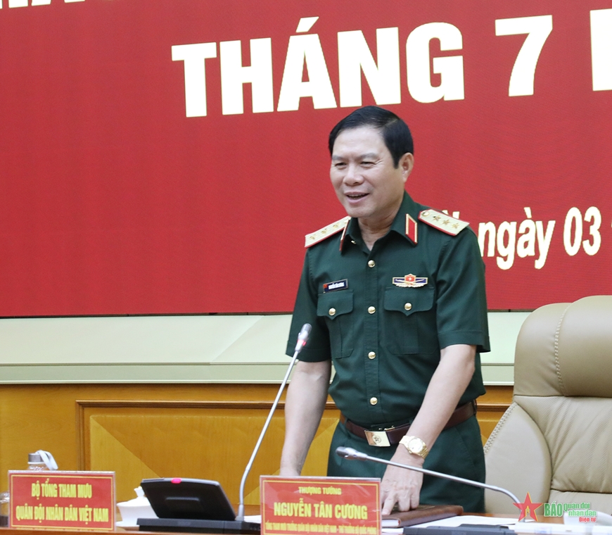  Thượng tướng Nguyễn Tân Cương phát biểu tại hội nghị.