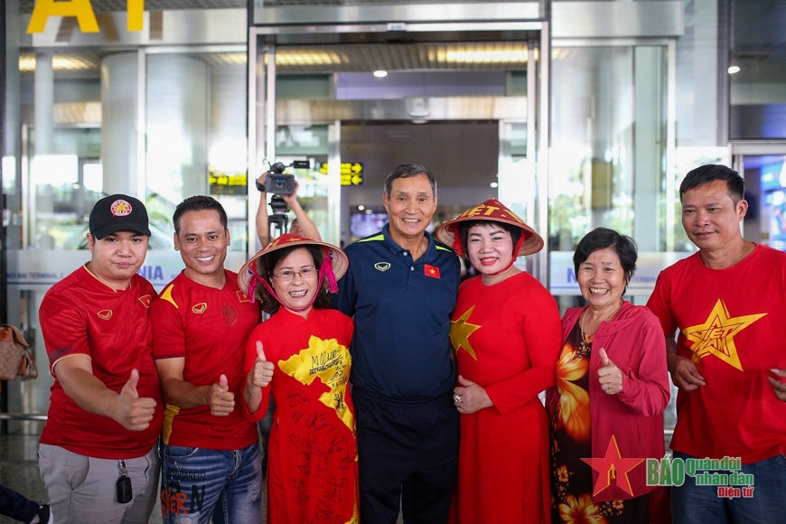 Tất cả các cổ động viên đều bày tỏ tự hào, hạnh phúc trước hành trình lịch sử của đội tuyển bóng đá nữ Việt Nam.