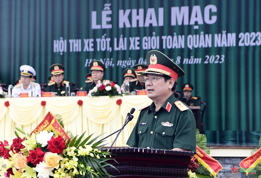  Thượng tướng Lê Huy Vịnh phát biểu khai mạc hội thi.