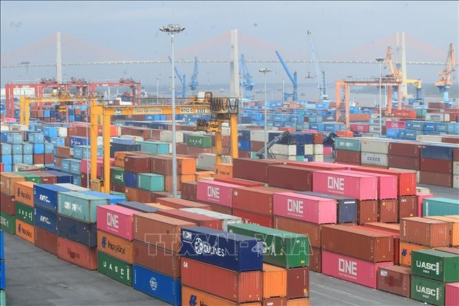 Hàng hóa xuất nhập khẩu qua cảng Hải Phòng. Ảnh minh họa: TTXVN 