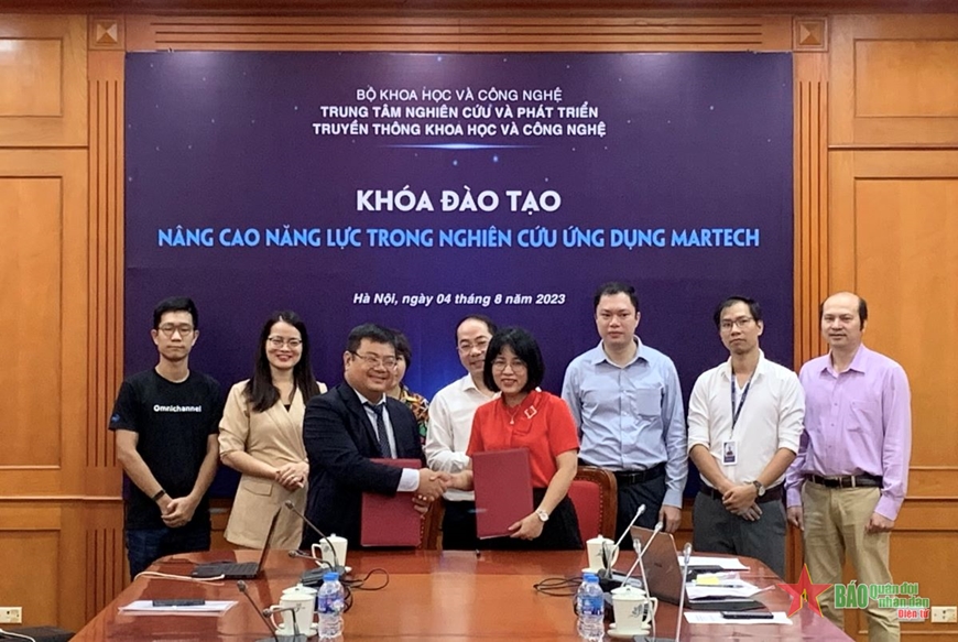 Trung tâm Nghiên cứu và Phát triển truyền thông khoa học và công nghệ và Làng Martech ký kết thỏa thuận hợp tác thúc đẩy ứng dụng công nghệ Martech tại Việt Nam. 