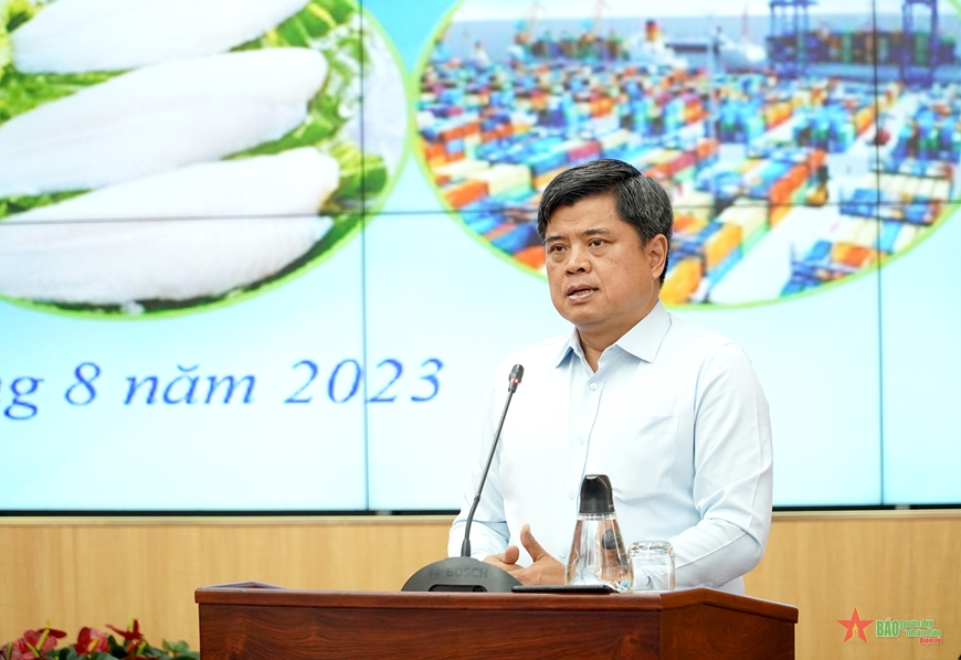 Thứ trưởng Bộ Nông nghiệp và Phát triển nông thôn Trần Thanh Nam phát biểu tại hội nghị. 