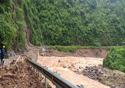 Tập đoàn Điện lực Việt Nam: Vận hành lưới điện nhiều khu vực bị ảnh hưởng do mưa lũ và sạt lở đất