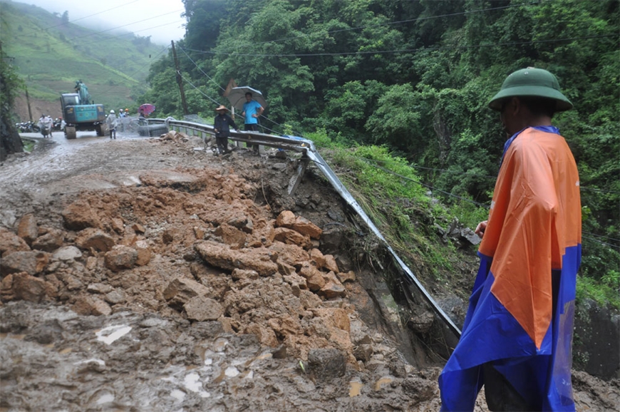 Người dân khó khăn trong việc di chuyển. 