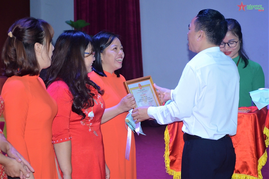 Điện Biên: Tuyên dương giáo viên và học sinh đạt thành tích cao trong các cuộc thi