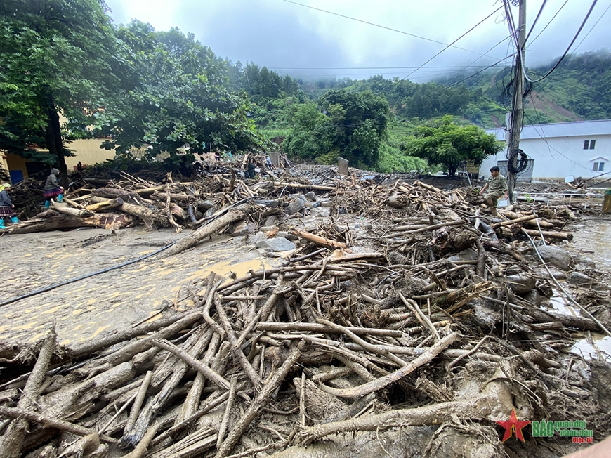 Mù Cang Chải tan hoang sau lũ ống, sạt lở đất