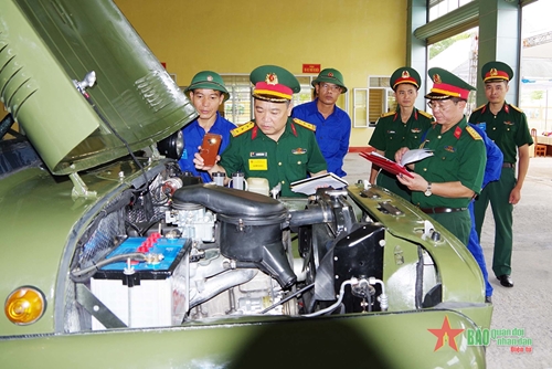 Lữ đoàn xe tăng 215 tham gia Hội thi xe tốt, lái xe giỏi toàn quân năm 2023