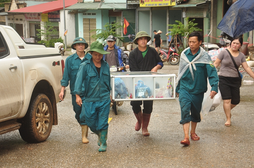 Yên Bái: Bộ đội, dân quân và các lực lượng tích cực giúp dân khắc phục hậu quả mưa lũ