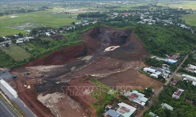 Kiểm tra nguyên nhân gây ngập lụt tại đường cao tốc Phan Thiết - Dầu Giây​