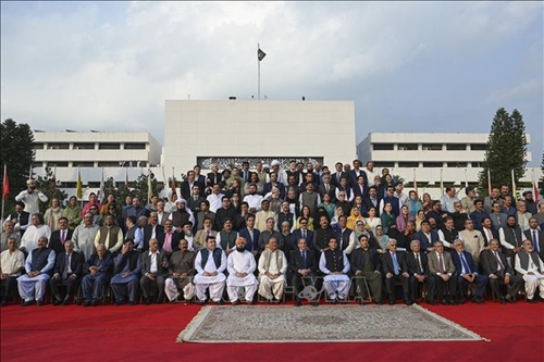 Tổng thống Pakistan giải tán Quốc hội