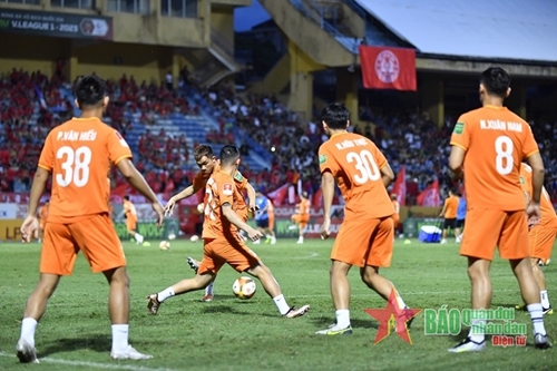 Công an Hà Nội FC: Kép phụ hóa chính?