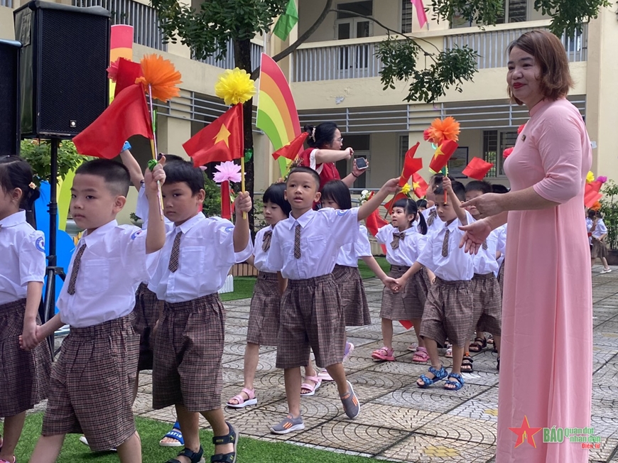 Trường Tiểu học Phúc Lợi (Hà Nội) đón chào hơn 250 học sinh vào lớp 1