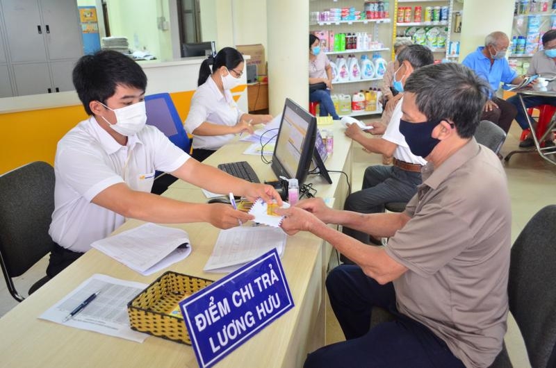 Hôm nay (14-8) bắt đầu trả lương hưu, trợ cấp theo mức mới