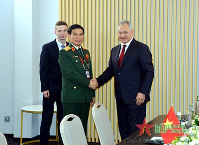 ファン・ヴァンザン将軍がロシア国防大臣と会談