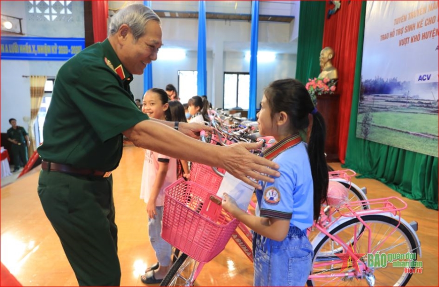 Hỗ trợ sinh kế cho nạn nhân bom mìn huyện A Lưới, tỉnh Thừa Thiên Huế