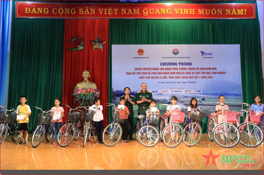 Hỗ trợ sinh kế cho nạn nhân bom mìn huyện A Lưới, tỉnh Thừa Thiên Huế