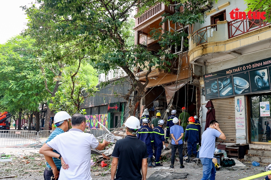 Thăm hỏi nạn nhân trong vụ nổ bình ga ở Yên Phụ, Hà Nội