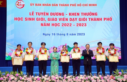 TP Hồ Chí Minh, Bình Dương tuyên dương học sinh giỏi năm học 2022-2023